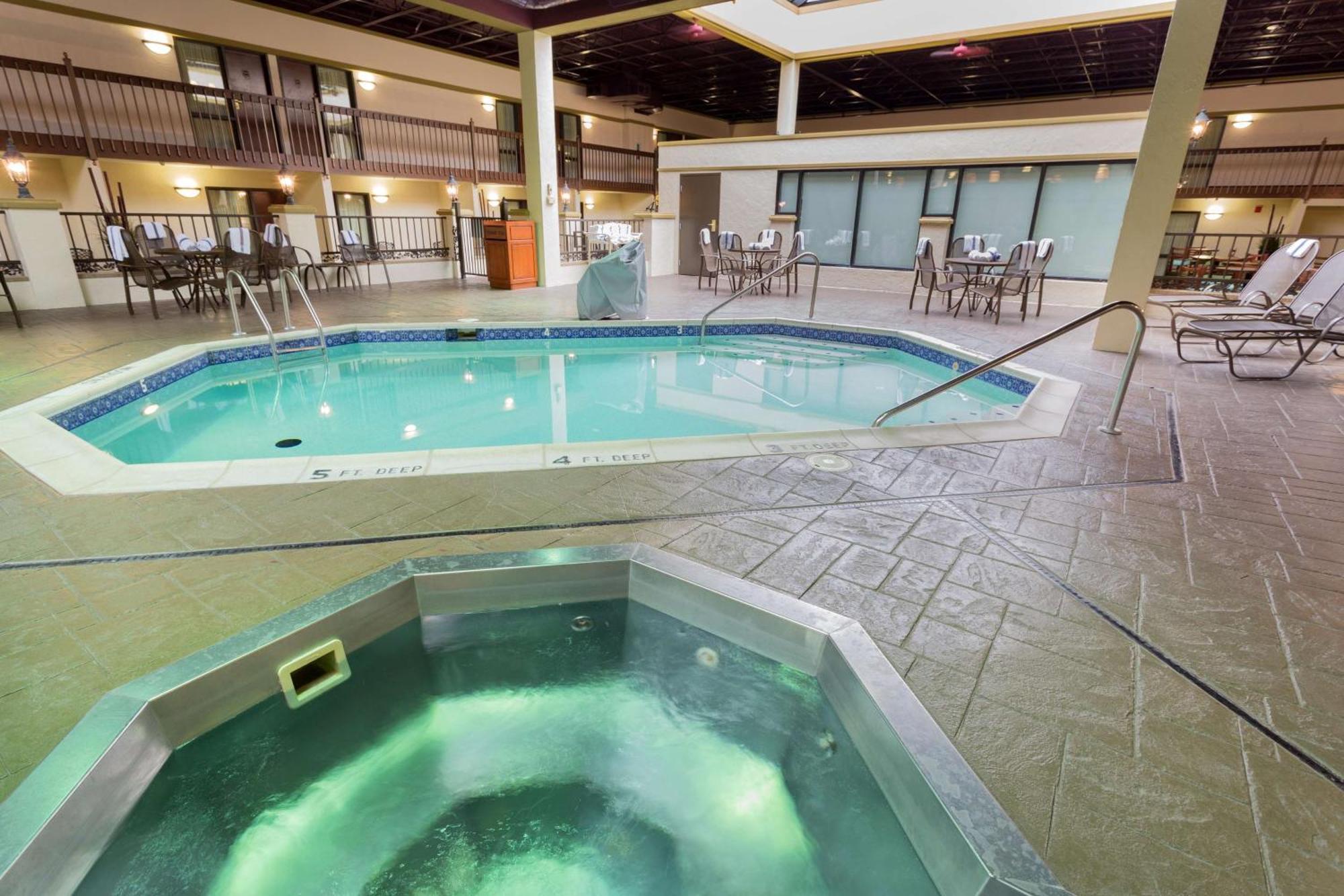 Pear Tree Inn St Louis Convention Center Saint Louis Bagian luar foto
